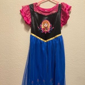 4T Anna Frozen nightgown